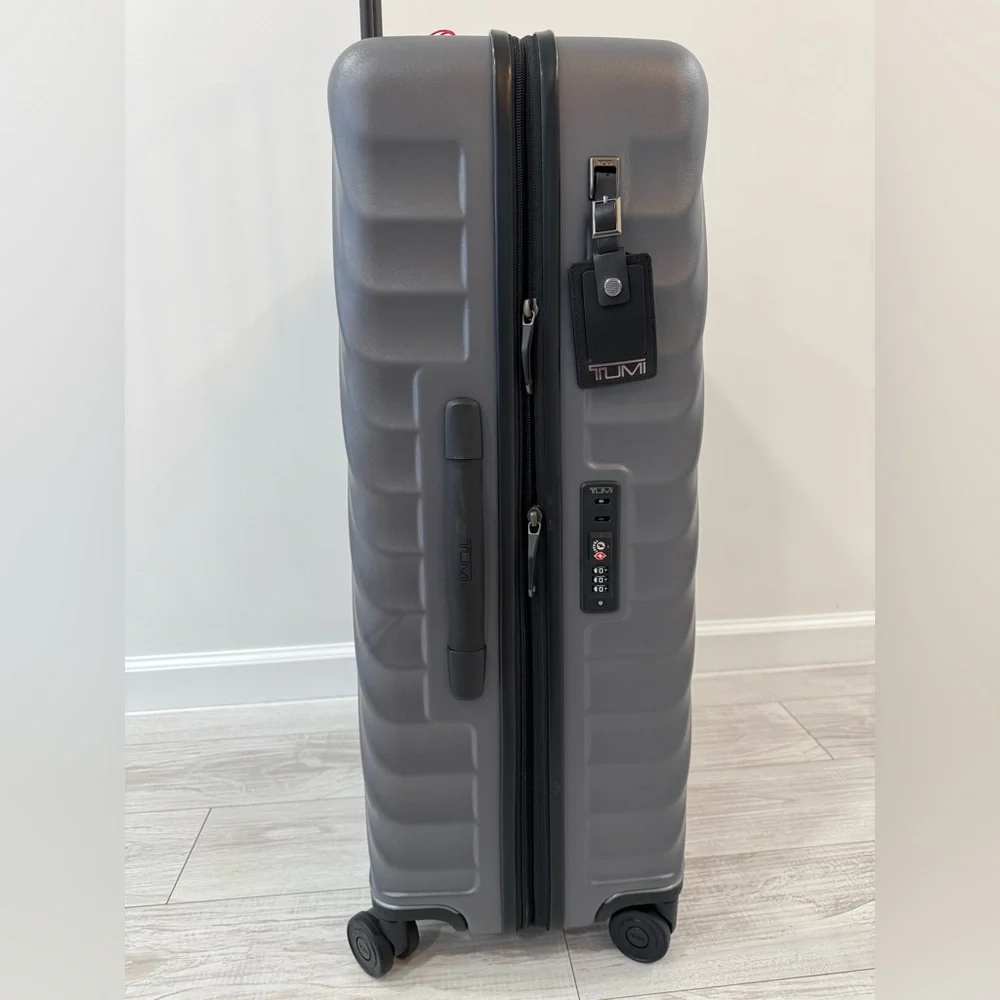 TUMI 19 DEGREE Extended Trip Expandable Checked Luggage 76 cm